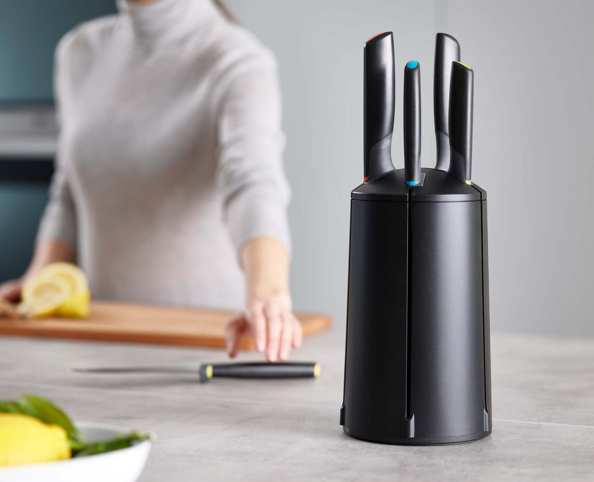 Full five-piece Elevate knife set displayed beside the carousel