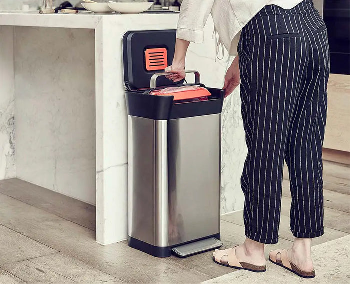 Joseph Joseph Titan 30L – stainless-steel trash compactor
