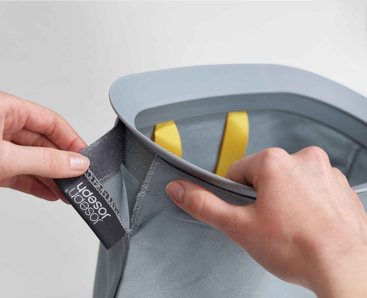 Helper handle on the base of a Tota Trio tote bag