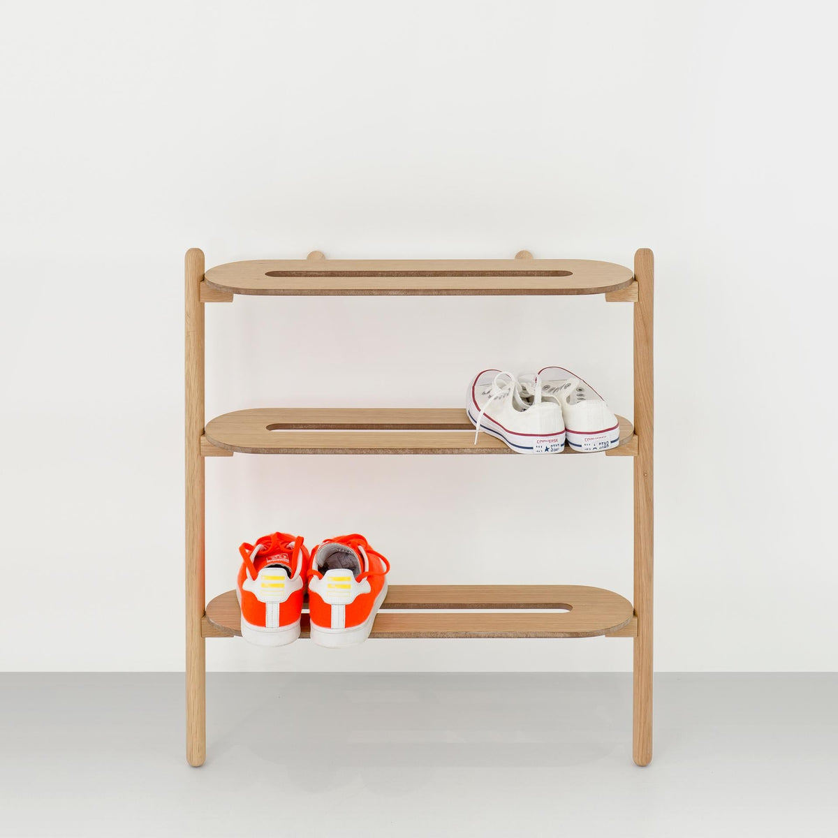 Side view of the Wireworks Heel Bar in solid oak